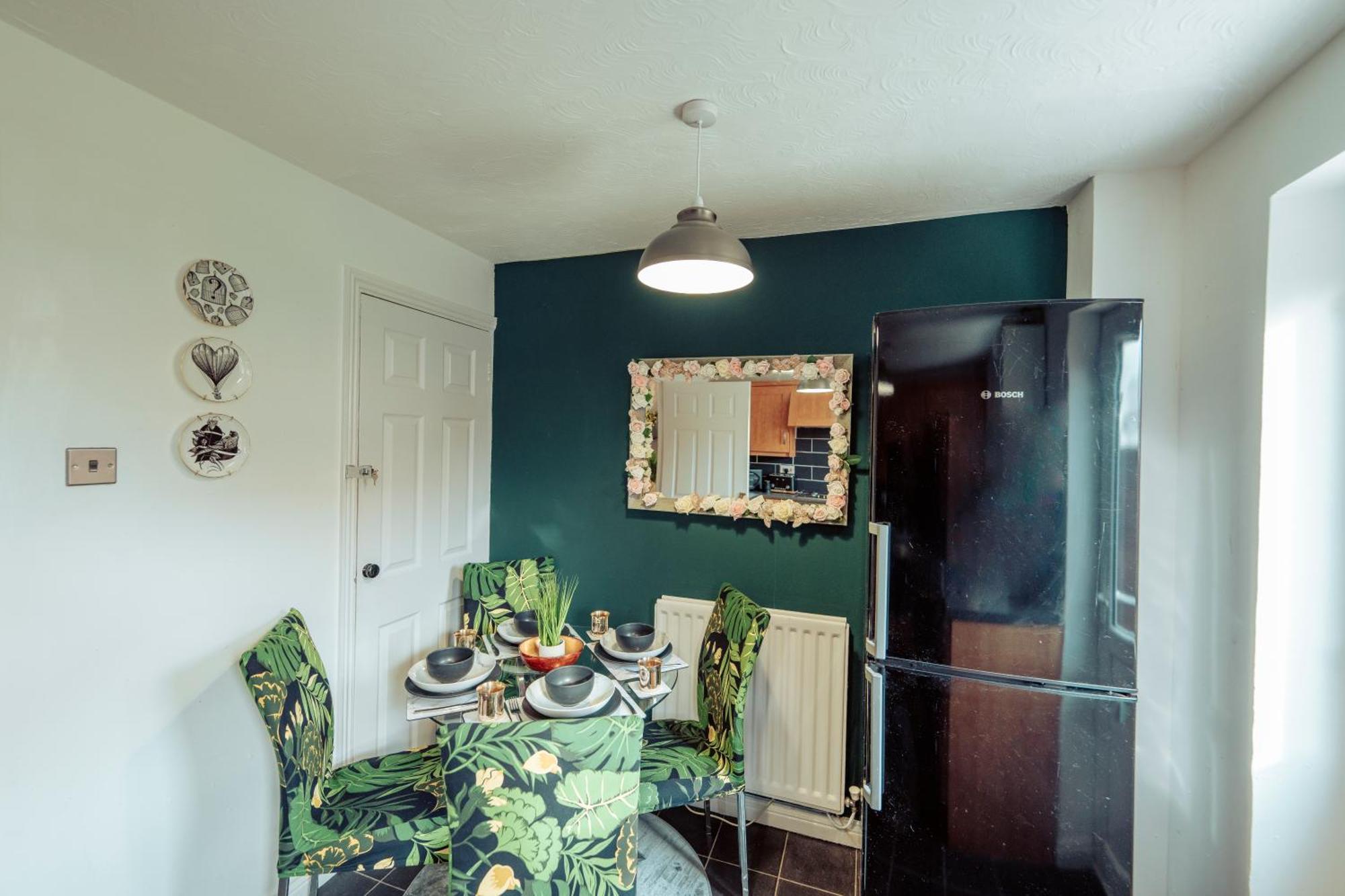 2 Bedroom Peaceful Home, Colchester Mile End エクステリア 写真